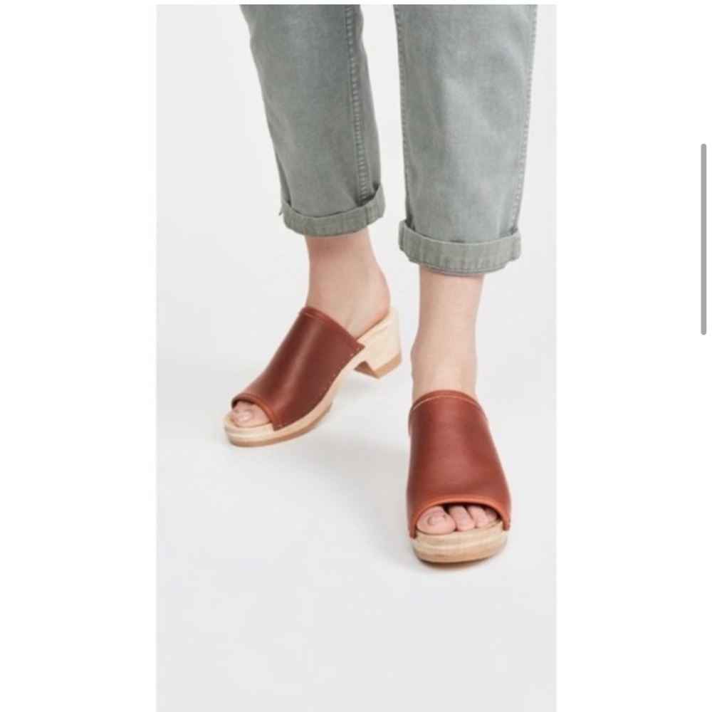 No. 6 Daria Clogs